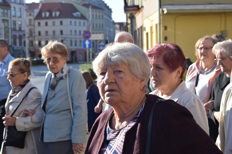 Ulicami Wrocławia ze św. Stanisławem i św. Dorotą