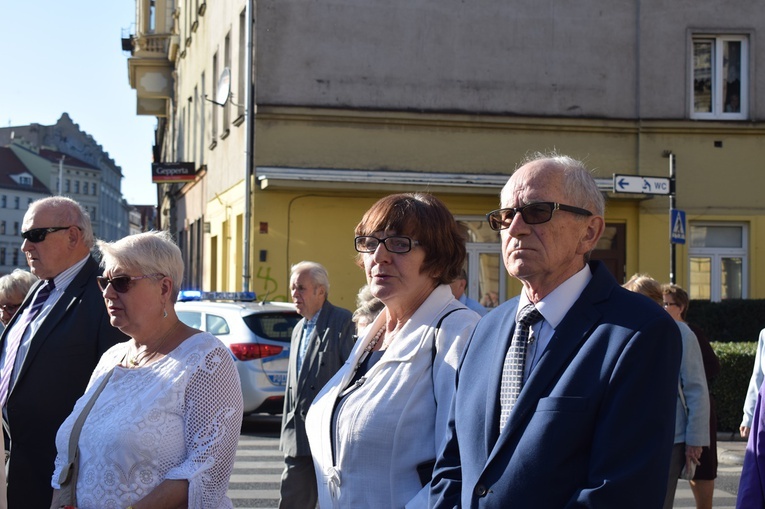 Ulicami Wrocławia ze św. Stanisławem i św. Dorotą