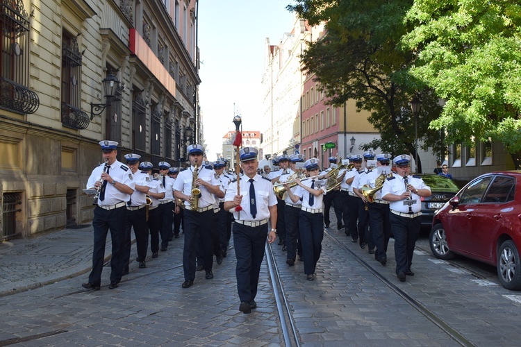 Ulicami Wrocławia ze św. Stanisławem i św. Dorotą