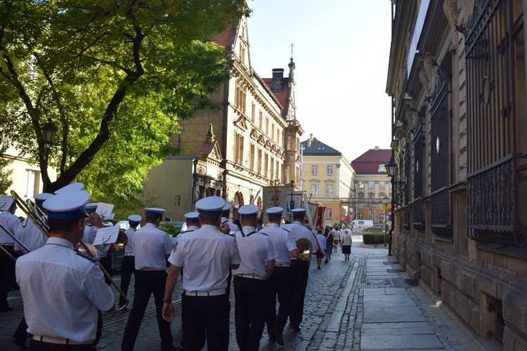 Ulicami Wrocławia ze św. Stanisławem i św. Dorotą