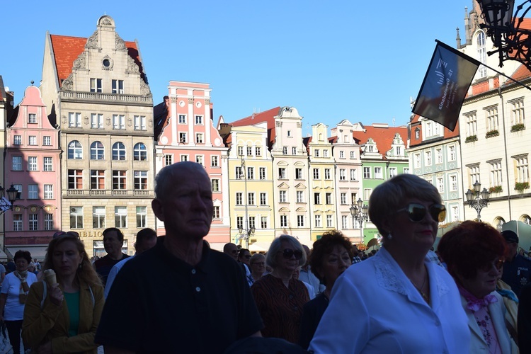 Ulicami Wrocławia ze św. Stanisławem i św. Dorotą