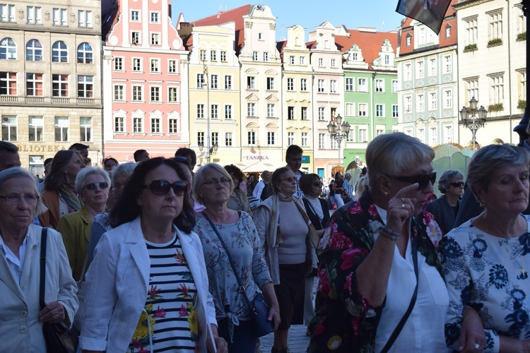 Ulicami Wrocławia ze św. Stanisławem i św. Dorotą