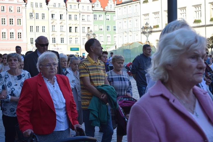 Ulicami Wrocławia ze św. Stanisławem i św. Dorotą