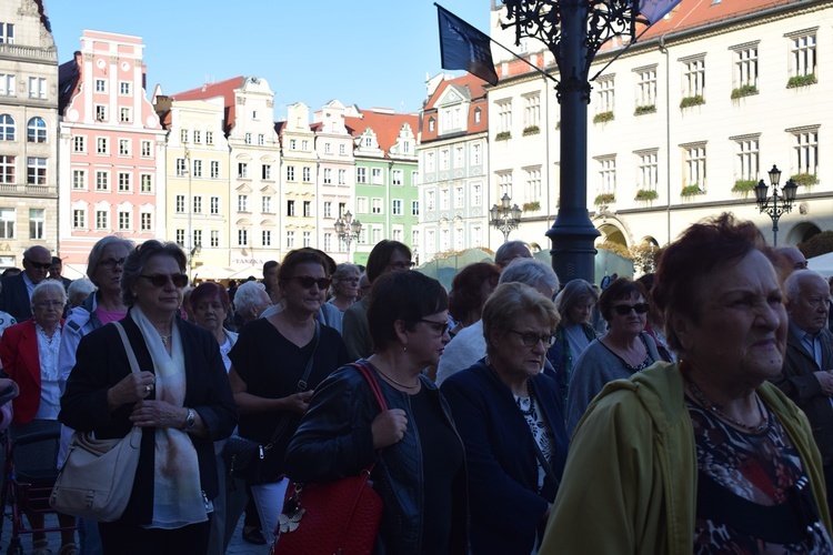 Ulicami Wrocławia ze św. Stanisławem i św. Dorotą