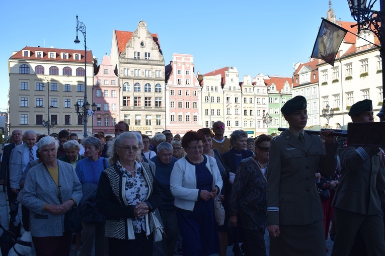 Ulicami Wrocławia ze św. Stanisławem i św. Dorotą