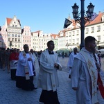 Ulicami Wrocławia ze św. Stanisławem i św. Dorotą