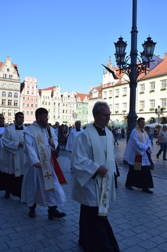 Ulicami Wrocławia ze św. Stanisławem i św. Dorotą