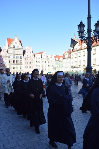 Ulicami Wrocławia ze św. Stanisławem i św. Dorotą