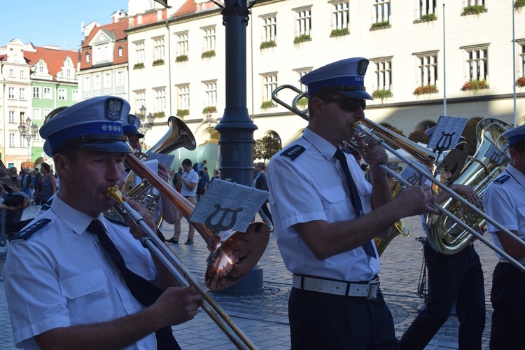 Ulicami Wrocławia ze św. Stanisławem i św. Dorotą