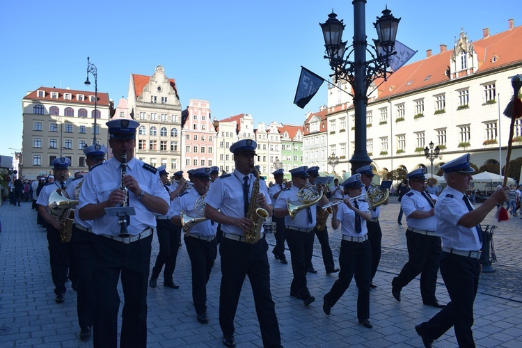 Ulicami Wrocławia ze św. Stanisławem i św. Dorotą