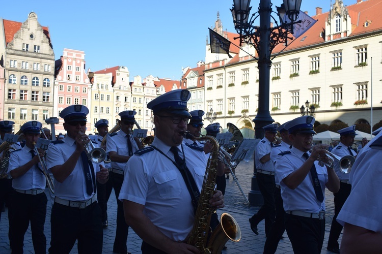 Ulicami Wrocławia ze św. Stanisławem i św. Dorotą