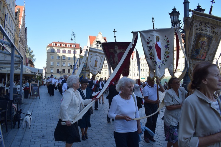 Ulicami Wrocławia ze św. Stanisławem i św. Dorotą