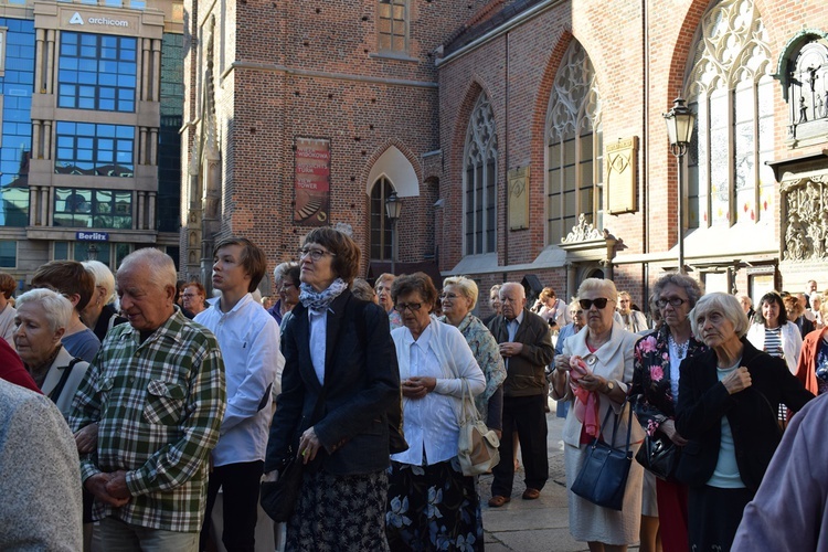 Ulicami Wrocławia ze św. Stanisławem i św. Dorotą