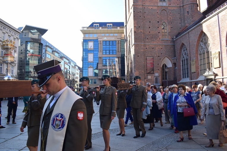 Ulicami Wrocławia ze św. Stanisławem i św. Dorotą
