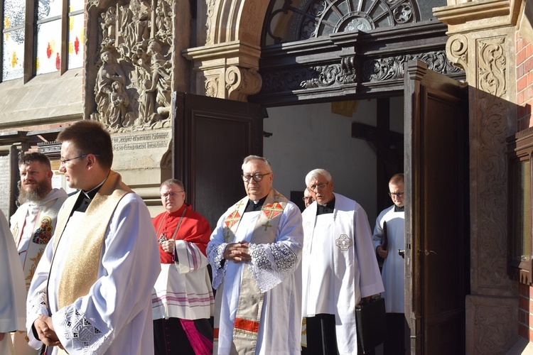 Ulicami Wrocławia ze św. Stanisławem i św. Dorotą