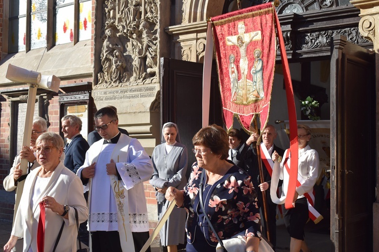 Ulicami Wrocławia ze św. Stanisławem i św. Dorotą