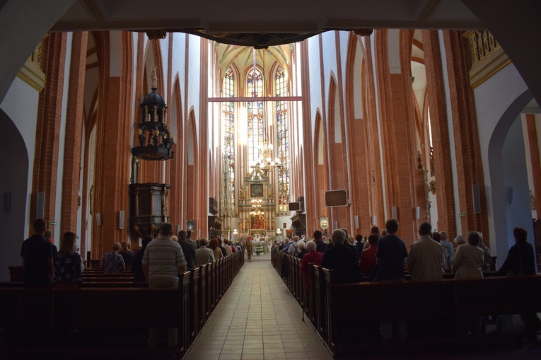 Ulicami Wrocławia ze św. Stanisławem i św. Dorotą