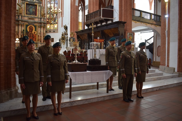 Ulicami Wrocławia ze św. Stanisławem i św. Dorotą