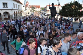 Limanowa. LSO, DSM i rzesza pieszych pielgrzymów z Nowego Sącza