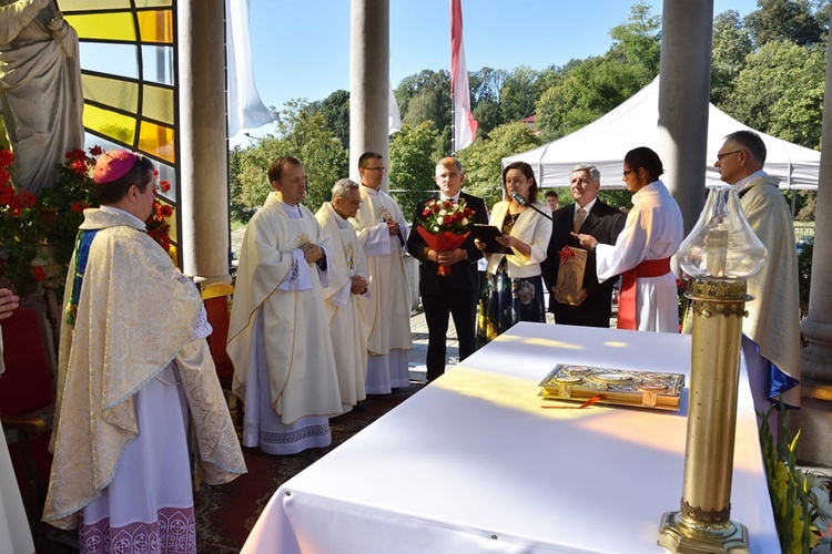 Limanowa. Harmonia pszczół i dar od Franciszka