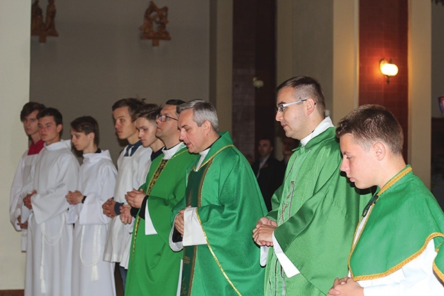 	Uczniowie skierniewickiego Klasyka wraz z rówieśnikami z okolicznych szkół spotkali się na wspólnej Eucharystii.