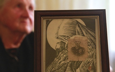 Najbardziej wymowne dla Elżbiety Przybyszewskiej są obraz Matki Bożej Katyńskiej i zdjęcie jej ojca.