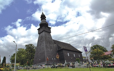 Modrzewiowy kończycki kościół parafialny z XVIII wieku.