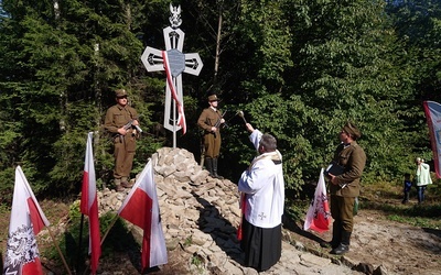 Kamionka. Przy Diablej Dziurze stanął krzyż