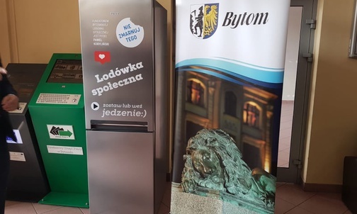 Bytom. W Miejskiej Bibliotece stanęła lodówka społeczna 