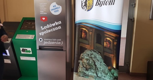 Bytom. W Miejskiej Bibliotece stanęła lodówka społeczna 