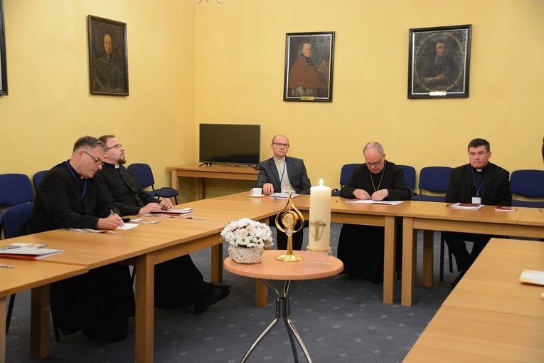 Sympozjum o dziełach modlitewnego wsparcia kapłanów