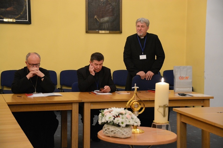 Sympozjum o dziełach modlitewnego wsparcia kapłanów