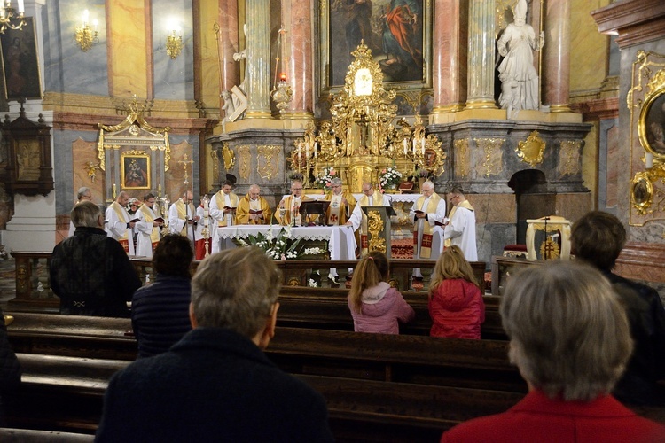 Sympozjum o dziełach modlitewnego wsparcia kapłanów