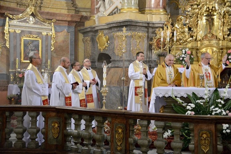 Sympozjum o dziełach modlitewnego wsparcia kapłanów