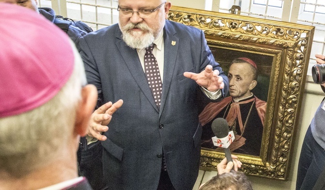 140 przesłuchań. Torturowany biskup uratował Prymasa