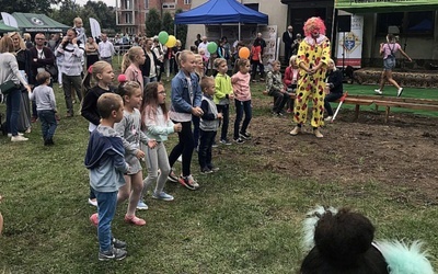 Na najmłodszych czekały wyborne zabawy z Klaunem Dzimkiem.