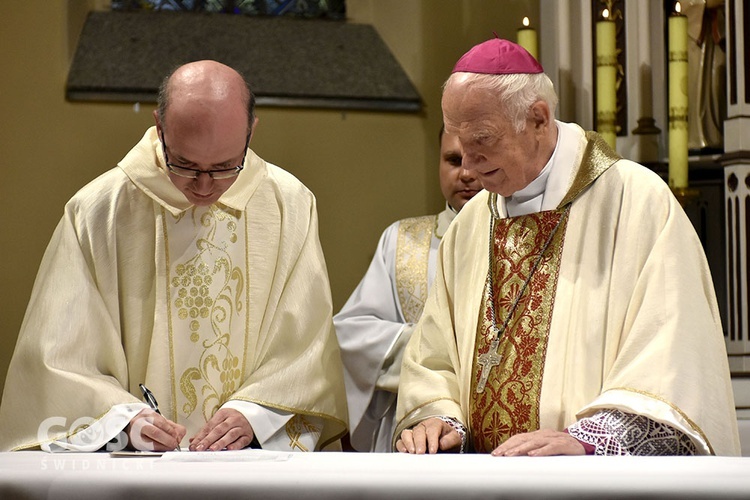 Uroczyste wprowadzenie w urząd proboszcza ks. Arkadiusza Chwastyka