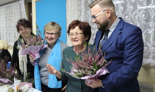 Starobielskie wolontariuszki z wiceprezydentem Adamem Ruśniakiem.