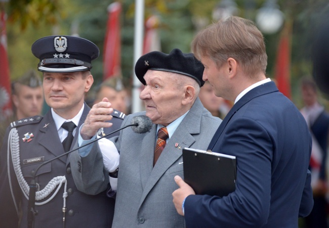 Odsłonięcie pomnika żołnierzy AK