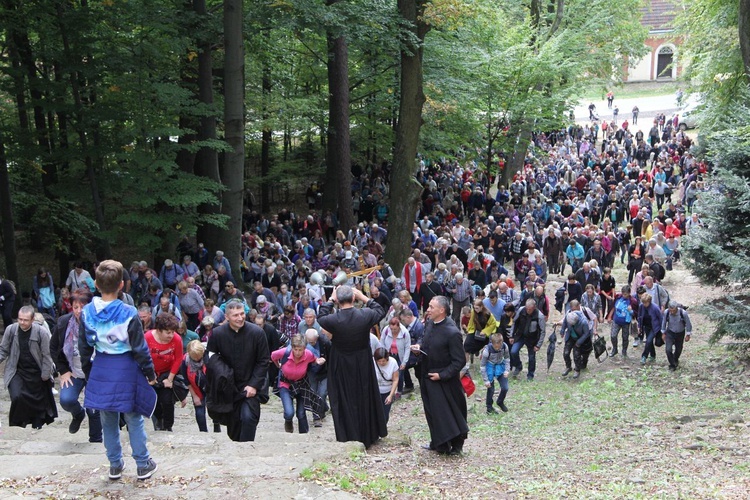 12. Pielgrzymka Rodzin Diecezji Bielsko-Żywieckiej do Kalwarii Zebrzydowskiej - 2019, cz. 1