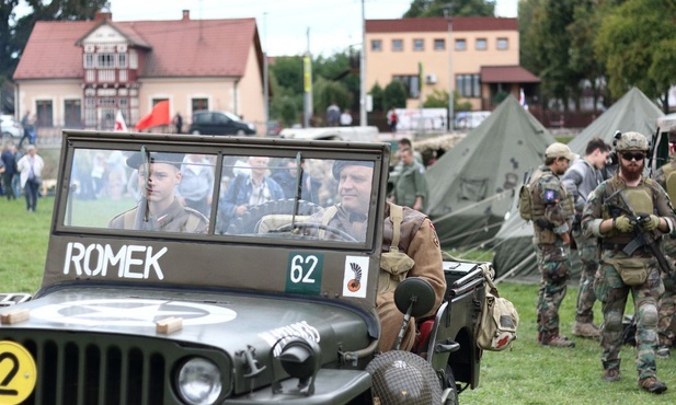 Pola Chwały. Międzyepokowy przegląd wojsk