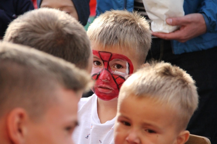 Piknik parafialny na Muchoborze Wielkim