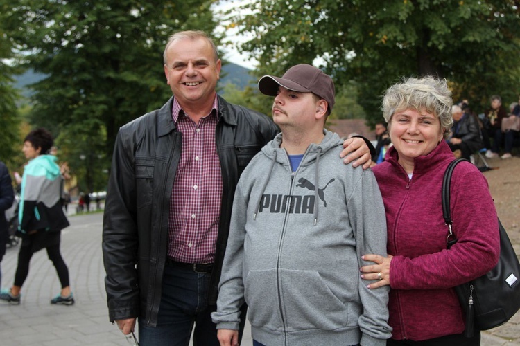 Krystyna i Andrzej Czadernowie z Kóz, z synem Januszem.