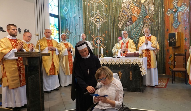 Abp Wiktor Skworc: Pokazujecie, że "być" przewyższa "mieć".