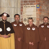 ▲	Uczestnicy parlamentu w katedrze wrocławskiej.