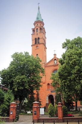 ▲	Objawienie Maryi nad świątynią dla wielu było umocnieniem w trudnych dla katolików czasach socjalizmu. 