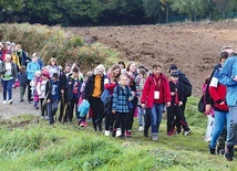 ▲	Uczestnicy szli kilkoma trasami.