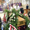 ▲	Liturgii pogrzebowej śp. o. Huberta Czumy SJ przewodniczył bp Henryk Tomasik.