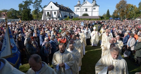 Spotkanie, bez względu na pogodę, odbędzie się na placu różańcowym.