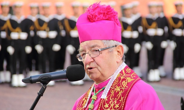 Abp Sławoj Leszek Głódź rozpoczyna modlitwę "Kapłani za kapłanów".